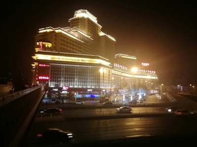 北京海淀區(qū)城鄉(xiāng)貿(mào)易中心夜景隨手拍。
