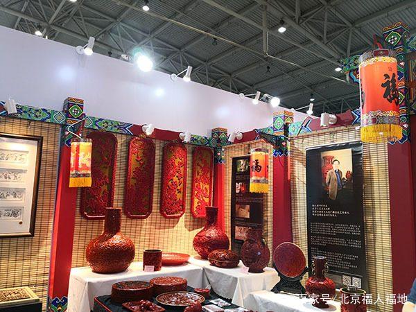 國(guó)家文化和旅游部長(zhǎng)雒樹剛、北京宣傳部長(zhǎng)杜飛進(jìn)等領(lǐng)導(dǎo)參觀非遺展